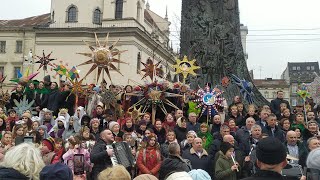 Львів 2023 колядники біля памятника Шевченку на проспекті Свободи у Львові Lviv Christmas 2023 [upl. by Arabelle]