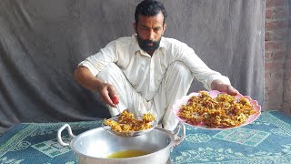 Band Gobhi Ka Karaspi Aur Lachedar Pakora  Village Fast Food [upl. by Lerred]