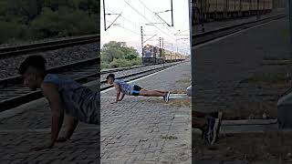 ट्रेन ए राही थी मैं मर्दा मर्दा बच गया fit motivation shortvideo therock ronaldo viratkohli [upl. by Richela]