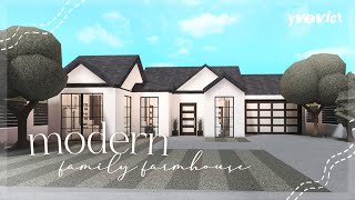 70K ONE STORY MODERN FARMHOUSE NOGAMEPASS  BLOXBURG SPEEDBUILD [upl. by Iny495]