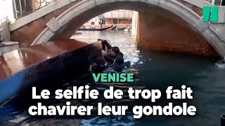 À Venise une gondole pleine de touristes chavire car ils voulaient prendre le selfie parfait [upl. by Folly970]