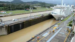 Canal de Panamá  Esclusa de Miraflores  Paso de crucero [upl. by Kcirddes695]