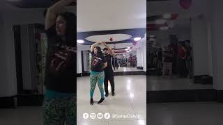 ¿CÓMO hacer los ochos en BACHATA  Con Saray Dance [upl. by Nnylatsyrc]