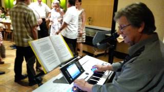 Alleinunterhalter Klaus Fiedler spielt beim 60er vom Augsburger Franzl  06072013 [upl. by Leur]