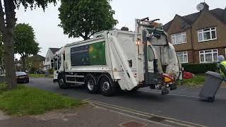 Brent council veolia Dennis elite 6 emptying refuse bins [upl. by Ear2]