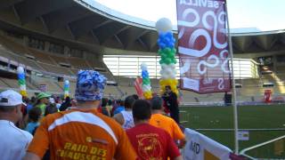 Maratona de Sevilha 2012  Partida e saída do estádio Que sensação [upl. by Eivlys643]