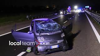 Incidente mortale sulla tangenziale est a Milano Smart si ribalta più volte [upl. by Hnilym]