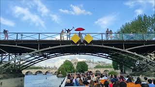 Bateau mouche Paris France en pleine journée [upl. by Raual]