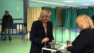 Départementales vote de Marine Le Pen et Marion MaréchalLe Pen [upl. by Ynnhoj]