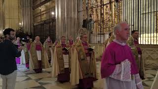 Celebración del Día de San Fernando en la S I Catedral de Sevilla Procesión Claustral4K [upl. by Yablon]