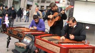 Címbalo Húngaro en la Puerta del Sol Madrid  Hungarian Cimbalon [upl. by Suirrad191]