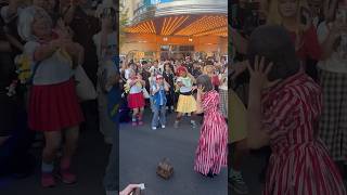 仲良しのお友達とシャリラー いぶちゃん ユニバハロウィン ダンス usj ユニバ ユニバーサルスタジオジャパン [upl. by Eirrehc990]