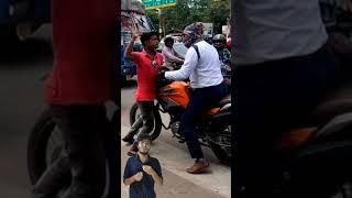 बाइक वाले ने कार वाले को सीधा समझा bike wale ne bula liya Apne Parivar Wale Ko [upl. by Ahsyla]