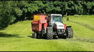 Steyr 9125 mit Pöttinger Ladeprofi 2 Ladewagen [upl. by Animaj]