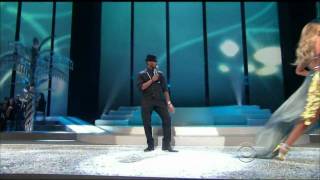 Usher LIVE  Victorias Secret Fashion Show Miami  2008 With songs  Whats your name amp Yeah [upl. by Paff527]