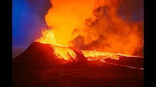 Explosion dun volcan  Léruption de la Fagradalsfjall  ISLANDE 2021 extrait [upl. by Richella54]