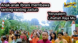 Anakanak Ibrani membawa rantingranting zaitun [upl. by Sucam]