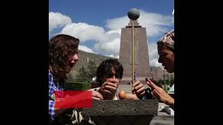 El HUEVO de la MITAD DEL MUNDO shorts quito ecuador [upl. by Oinesra]