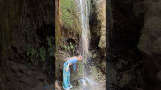 Ich habe unter einem Wasserfall geduschtdusche wasserfall wandern reisen natur unterwegs [upl. by Rodl]