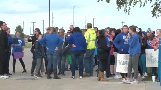 Parents rally in support for Mark Twain High School principal [upl. by Kaia]