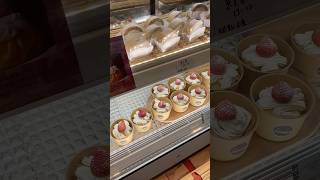 在大阪買了一塊千層 好吃Bought a mille crepe cake in Osaka Delicious [upl. by Alemac]