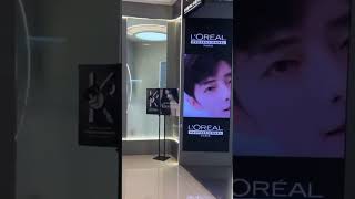 Handsomeness in front of the LOréal Pro store [upl. by Dodge]