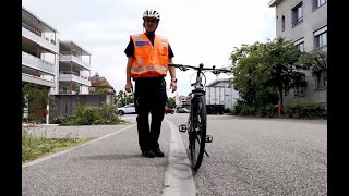 Lernvideo Verkehrsinstruktion Polizei BaselLandschaft quotAbsteigen vom Fahrradquot [upl. by Scurlock]