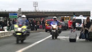 Un homme abattu à Orly des milliers de personnes évacuées [upl. by Llehcnom]