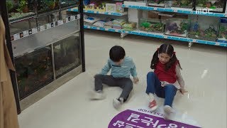 My Secret Terrius EP10 Twins laid on the floor of the mart  내 뒤에 테리우스20181010 [upl. by Manuela31]