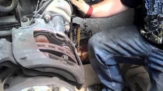 truck air disc brake pads replacing how to replace pads on air disc brake [upl. by Berglund362]