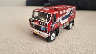 Lepení obtisků na model TATRA 4x4 DAKAR 1988 De Agostini 143 [upl. by Anallij]