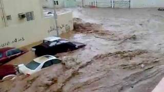 Jeddah flood سيول جدة حوادث السيارات في الرعب مع الناس 2009 [upl. by Aeila]