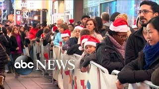 Black Friday Shoppers Get Their Spot in Line Early [upl. by Amling]