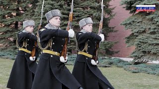 Moscow Kremlin Changing of the Guard Red SquareSaint Basils Cathedral [upl. by Norag]