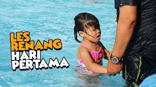 SERU LES BERENANG HARI PERTAMA  Sekolah Renang untuk AnakAnak [upl. by Aholah557]