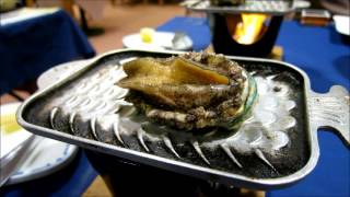 苦しむ鮑 鮑（アワビ）の踊り焼き live abalone BBQ [upl. by Asenev]