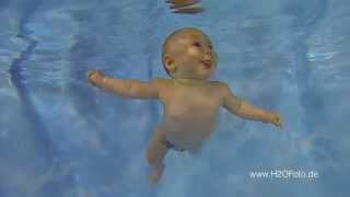 Babyschwimmen Unterwasserfotos im Babyschwimmkurs [upl. by Delinda]