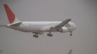 Crosswind Storm Go Around at Narita  着陸を断念した航空機 [upl. by Leisam]