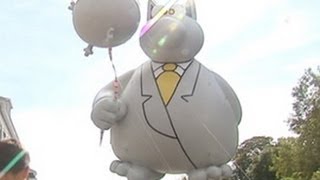 Festival de la BD et balloons parade à Bruxelles [upl. by Nevi323]