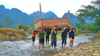 Kind villagers help KONG family move barn to safe resettlement site  Warm human love [upl. by Clarice]