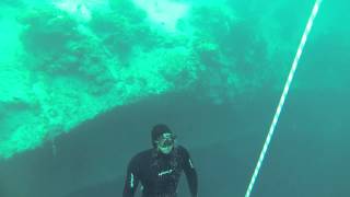 Dano dives 147 while testing the new MAKO Spearguns Minimus aka Mini Mask [upl. by Relyat66]