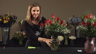 How to Arrange a Dozen Roses in a Vase [upl. by Vasiliu]