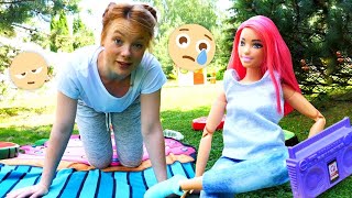 Barbie und Irene treiben Sport Puppen Video für Kinder  2 Folgen am Stück [upl. by Amabel686]