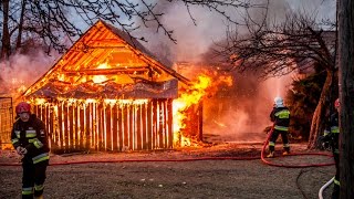 Pożar budynku mieszkalnego i zabudowań gospodarczych w Słopnicach [upl. by Eidod905]