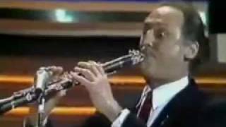 Renzo Arbore  Il clarinetto  Sanremo 1986 [upl. by Grannia]