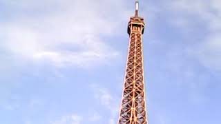 Tour eiffel quais de seine la seine les bateaux mouches Balade a PARIS [upl. by Ylirama869]