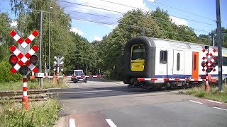 Spoorwegovergang Hasselt B  Railroad crossing  Passage à niveau [upl. by Las]