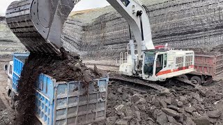 Caterpillar 385C Excavator Loading Coal On Trucks  Interkat SA [upl. by Coy]