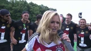 Helene Fischer singt quotAtemlos durch die Nachtquot am Brandenburger Tor WM 2014 FEIER in HD [upl. by Anailuj]