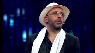 🤣 Checco ZALONE a SANREMO 2022 in versione virologo canta quotPandemia ora che vai viaquot [upl. by Anoiek]